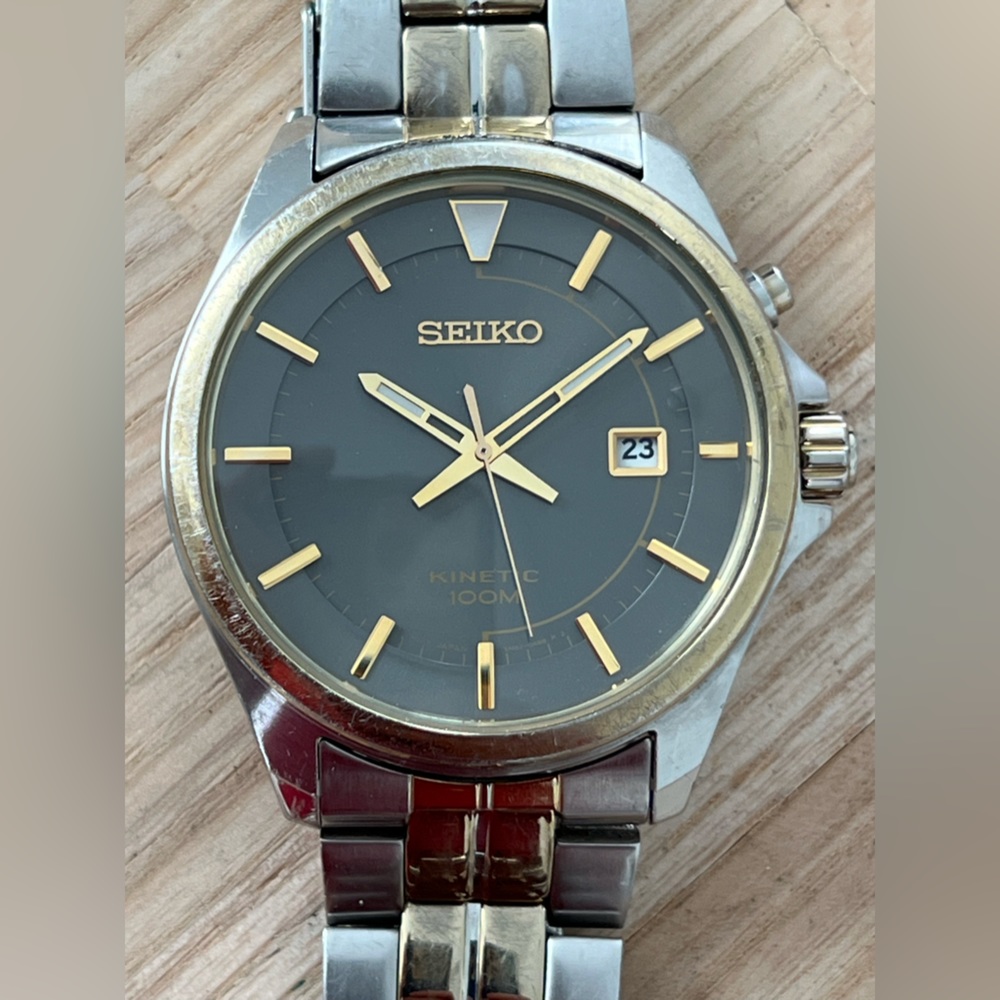 Seiko Kinetic Rare Vintage Men’s Watch Large Gray Dial Two-Tone Bracelet Date